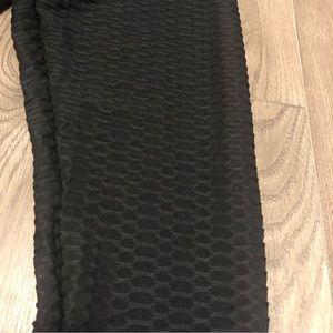 TikTok Scrunch Butt Skinny Ankle.  Black Leggings. Size M.